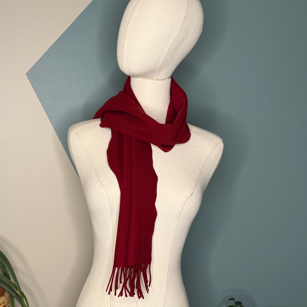Vintage Red Wool Fringe Scarf Classic Winter Scarf Minimalist Cold Accessory - Picture 3 of 6